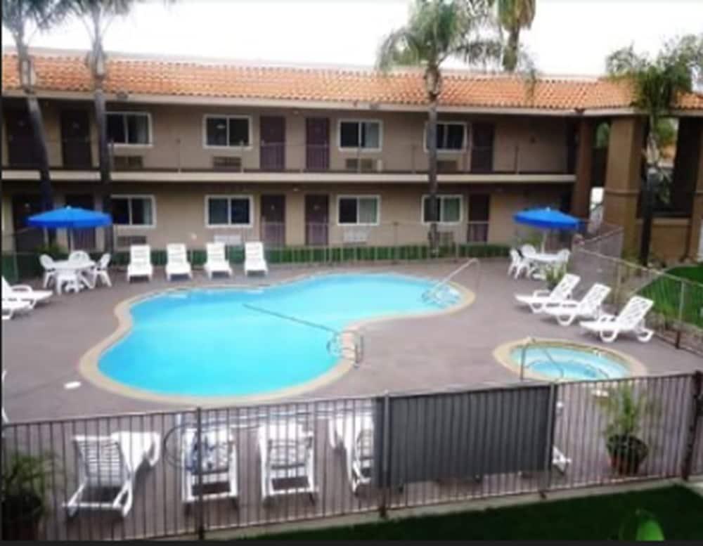 Travelodge By Wyndham Hemet Ca Udogodnienia zdjęcie